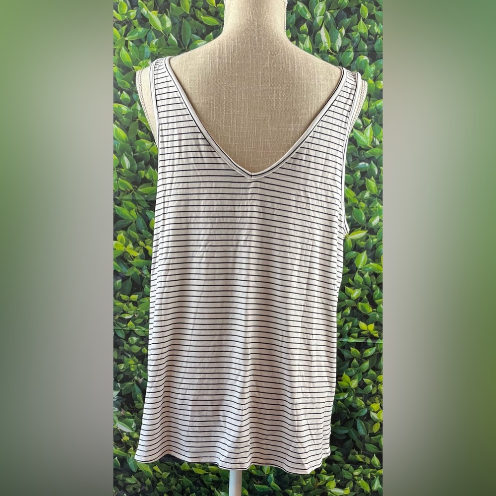 Old Navy Size:4X Women Sleeveless Top White/ Black Super Cute - Picture 2 of 9